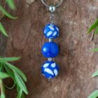 Pendentif Lapis Chiaro trois perles bleues Bleu et Blanc en verre filé à la main