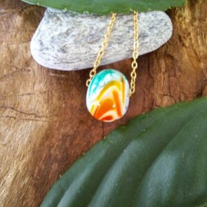Collier Vortex car la perle avec ses couleurs vrillées ressemble à une spirale et Vortex est le nom initial de mon gong acheté en Bretagne