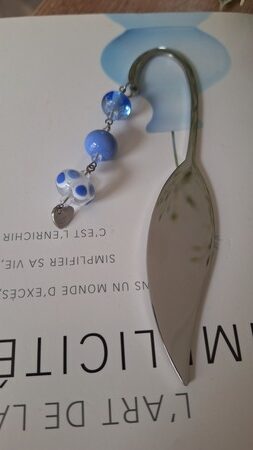 marque pages feuille perles bleues