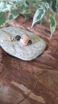 pendentif couleur ambre et œil de tigre